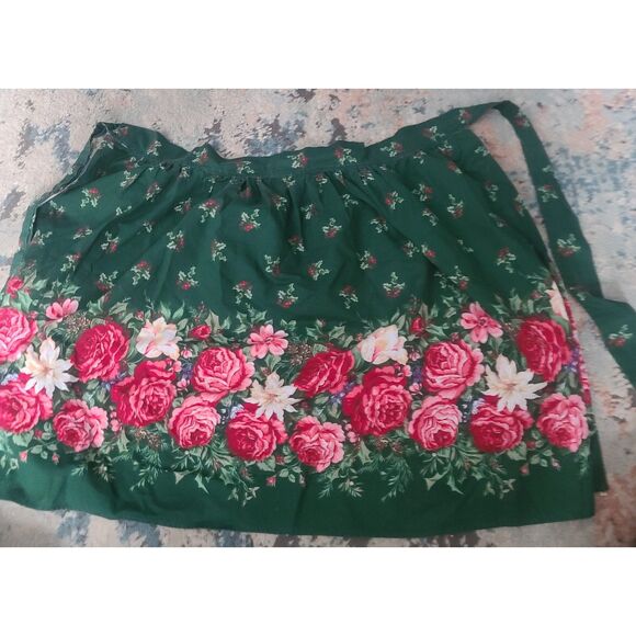 Vintage Christmas Half Apron/Green with Holly & Berries and Christmas Roses - Picture 2 of 5